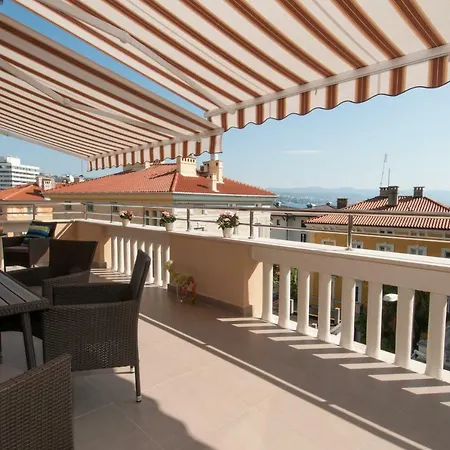 Iva, Centar Abbázia