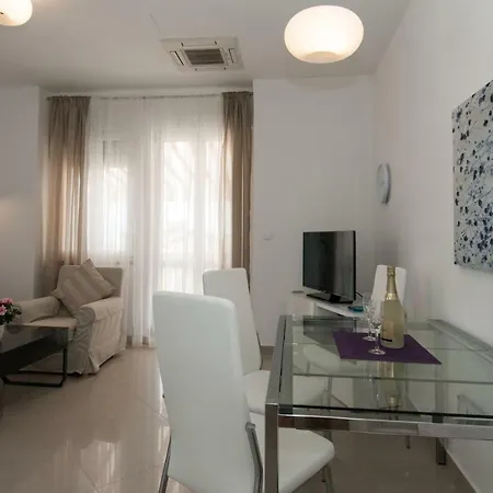 Iva, Centar * Abbázia