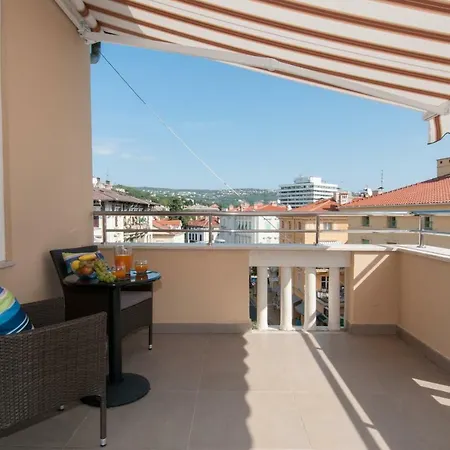Iva, Centar Opatija